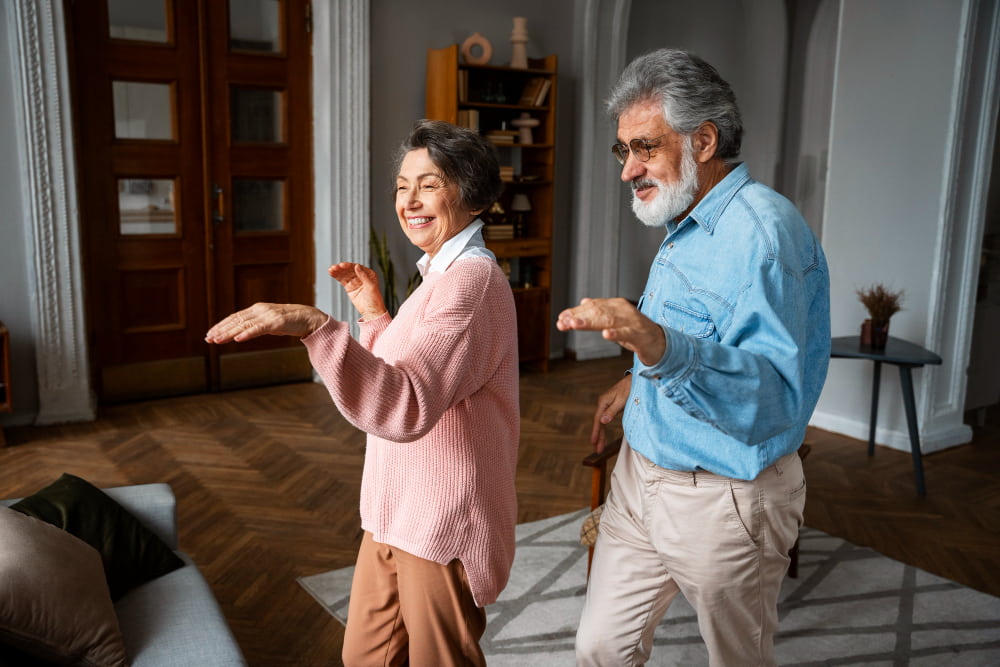 Danse pour seniors : un couple danse